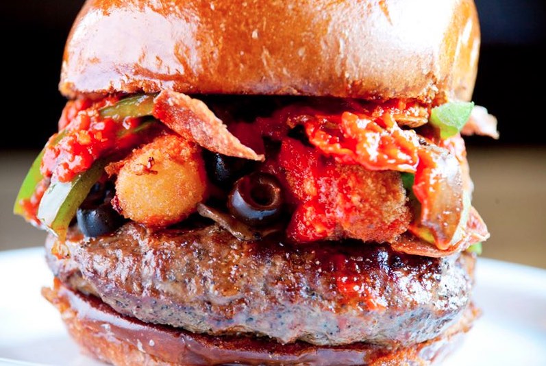 Slater's 50/50 Pizza Burger
