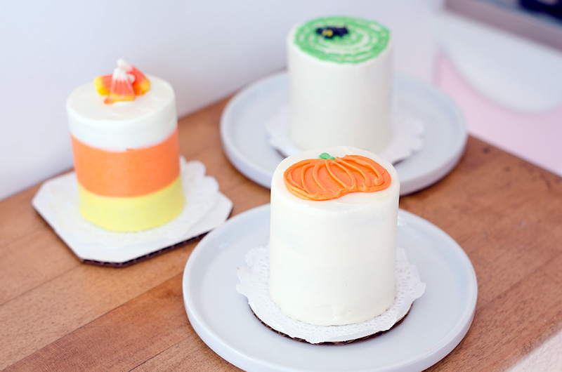 cake-monkey-halloween-mini-cakes