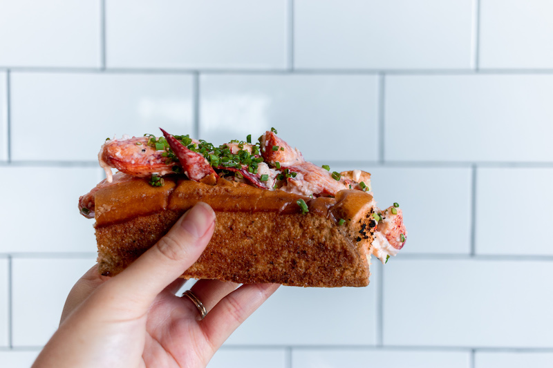 lobster-roll-broad-st-oyster-co