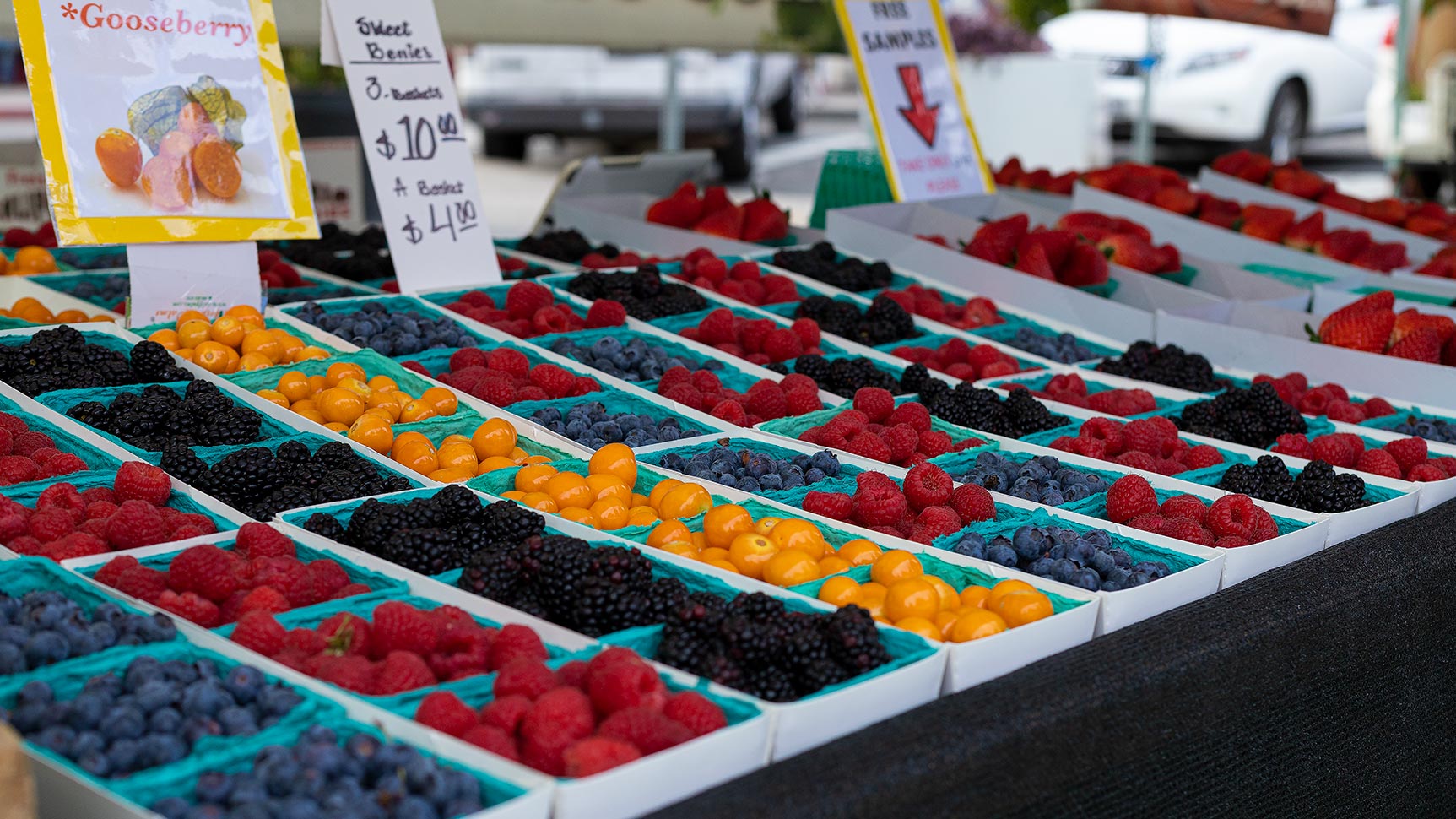 Low-cost farmers market produce