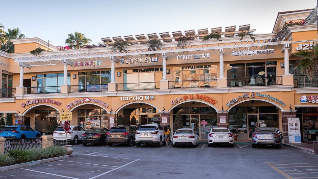 Restaurant and shopping center in San Gabriel