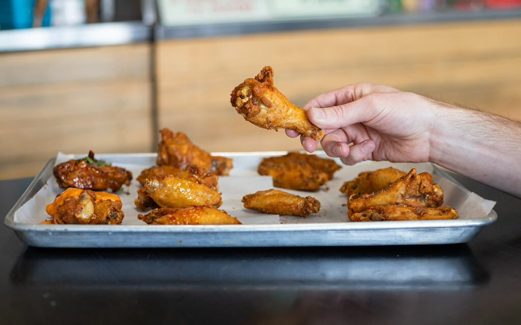 shlap-muan-wings