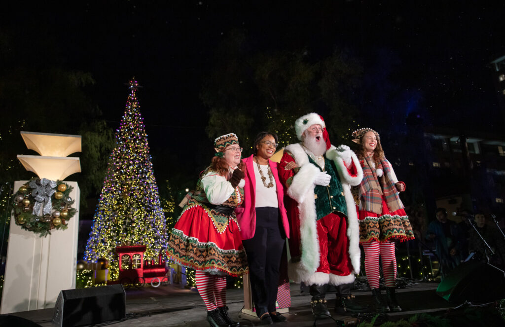 union-station-tree-santa-claus